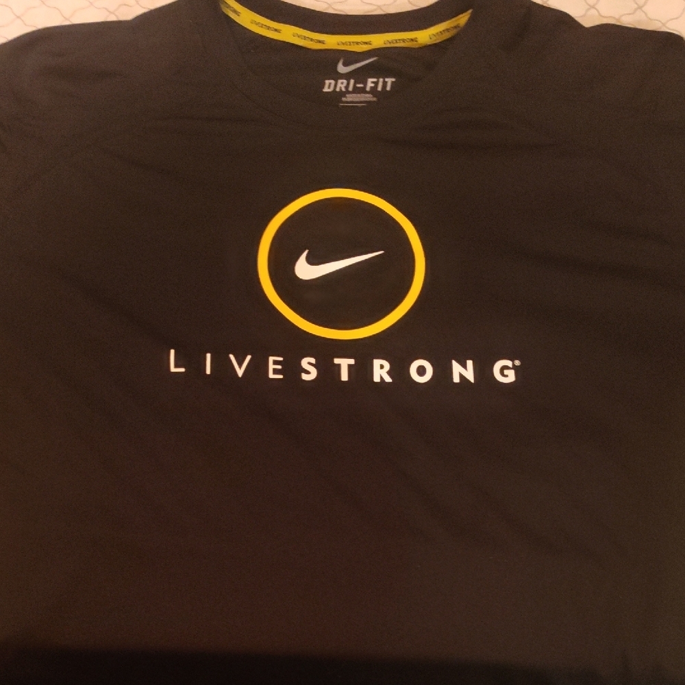 Nike Black and Yellow Short Sleeve Tee